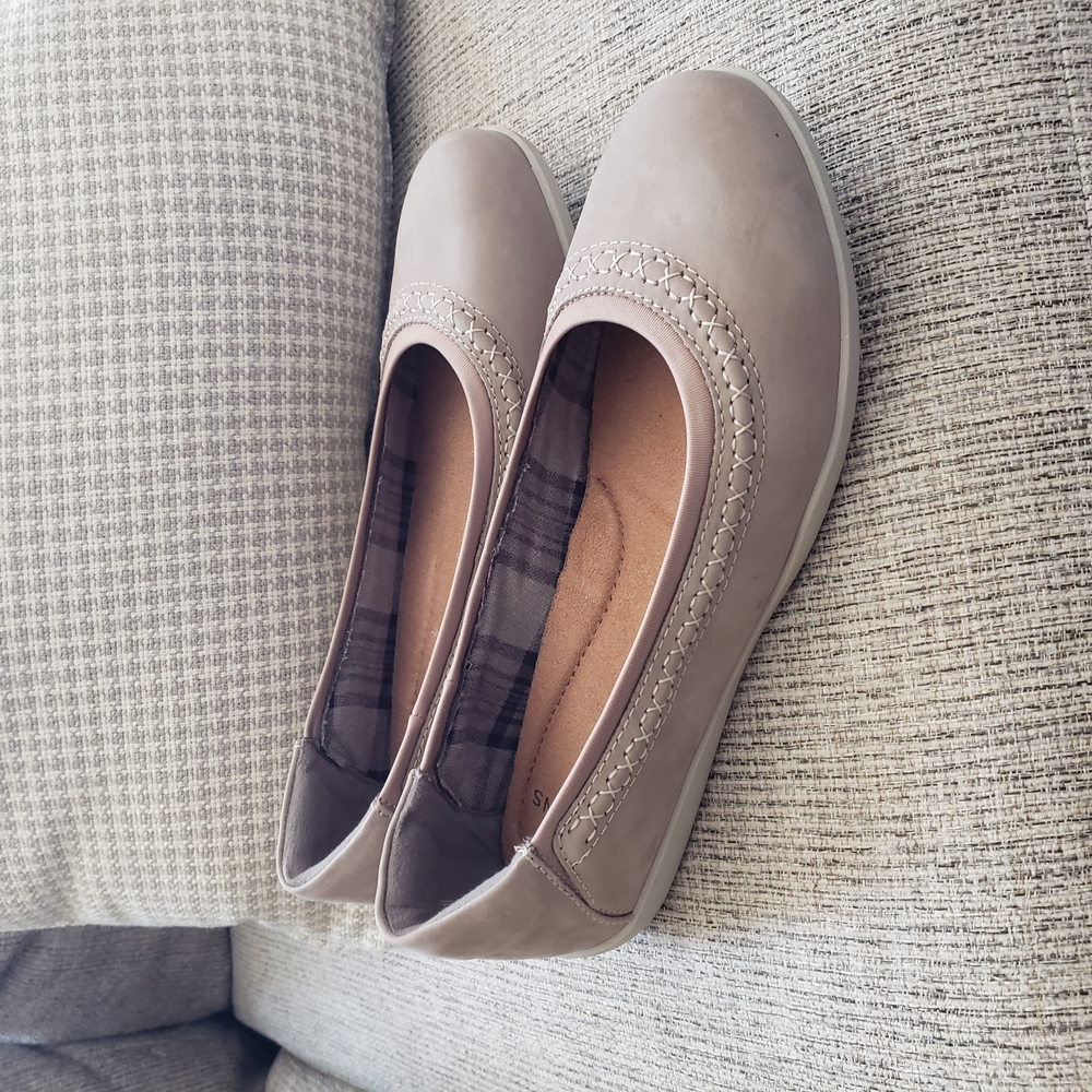 NIB Earth Origins Light Thistle Nubuck Flats Comfortable Loafers 9.5